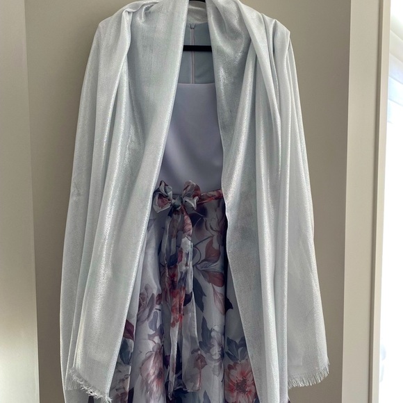 Silver Shimmer Evening Wrap Scarf - Picture 3 of 4